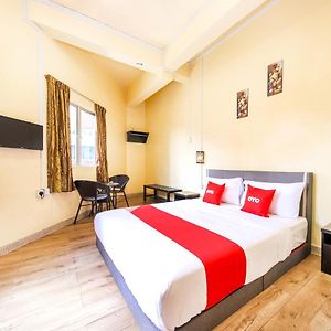 OYO 703 MyRA Hotel
